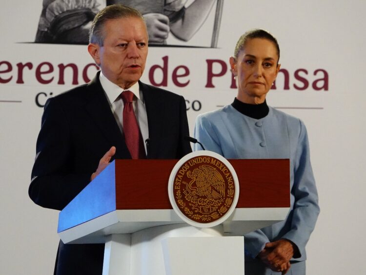 Sheinbaum presenta la lista de integrantes del Comité de Evaluación; está Arturo Zaldívar