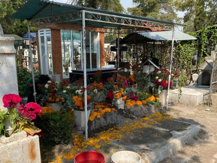 Cae trabajador del Panteón por robarle huesos a los muertos