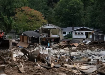 Huracán ‘Helene’ ya deja más de 200 muertos y millones en daños en EU