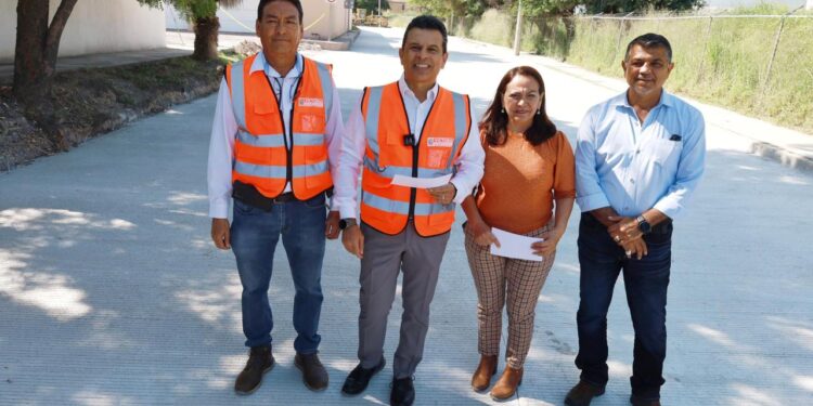 Supervisa alcalde de Cd. Victoria avance de pavimentación de calles en la Col. México.