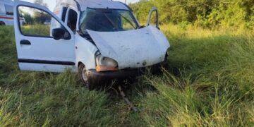 Dos heridos al volcar camioneta en Km. 32 de carretera Victoria-Monterrey