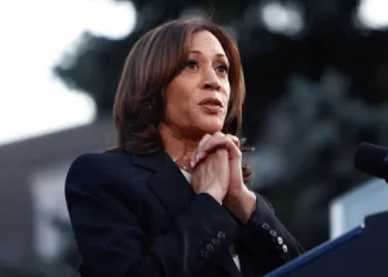 Kamala Harris se reúne con líderes árabes enojados por apoyo de EU a Israel
