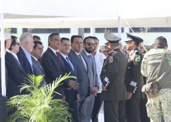 Atestigua Américo Villarreal relevo de mandos de la IV Región, 8/a y 48/a Zonas Militares