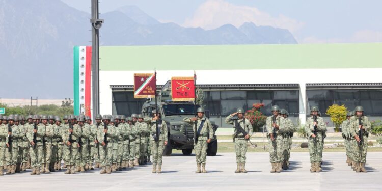 Atestigua Américo Villarreal relevo de mandos de la IV Región, 8/a y 48/a Zonas Militares