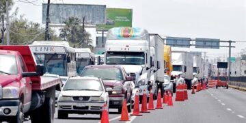 Urgen a Operadora de Autopistas del Noreste resolver caos vial en ruta Monterrey-Nuevo Laredo