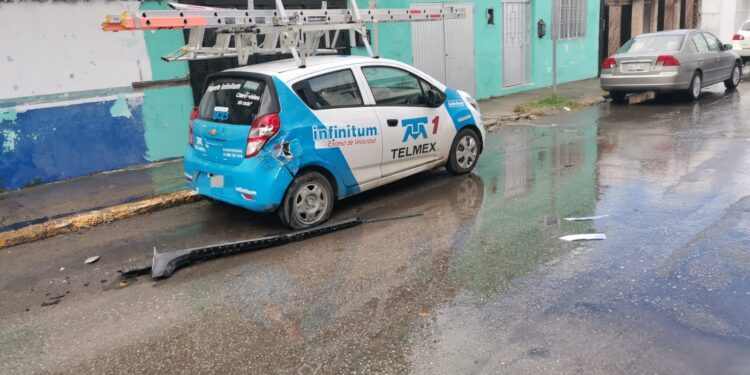 Enésimo choque en peligroso crucero Zaragoza y 21 en el centro de Cd. Victoria