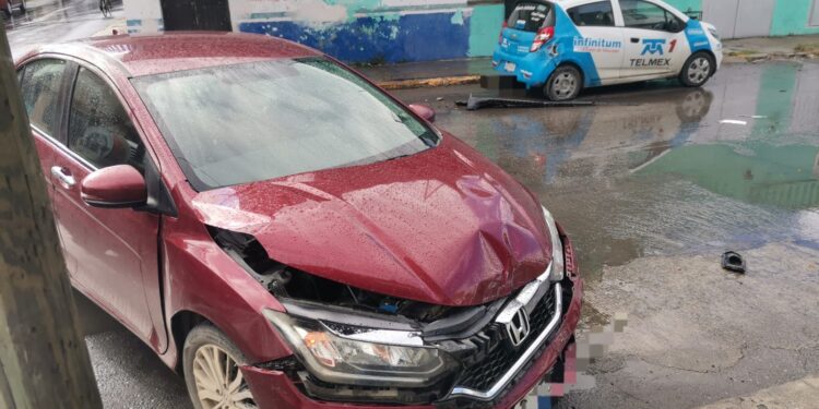 Enésimo choque en peligroso crucero Zaragoza y 21 en el centro de Cd. Victoria