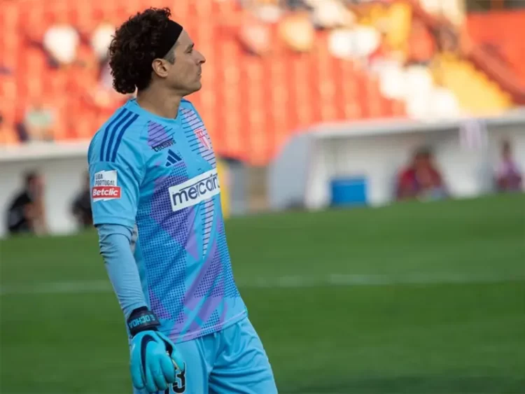 Memo Ochoa y el AVS rescatan el empate en Liga de Portugal