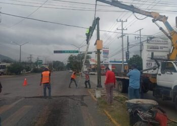 Retiran temporalmente dos semáforos para rehabilitación en la Calzada Luis Caballero