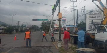 Retiran temporalmente dos semáforos para rehabilitación en la Calzada Luis Caballero