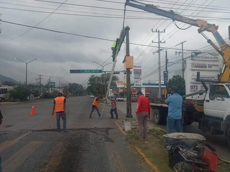 Retiran temporalmente dos semáforos para rehabilitación en la Calzada Luis Caballero