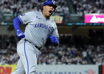 Salvador Pérez ‘bombardea el Bronx’ e iguala serie ante Yankees