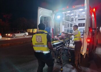 Camioneta atropella a abuelita en crucero de Eje Vial y Calzada Tamatán