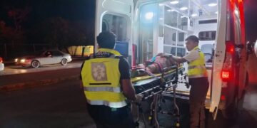 Camioneta atropella a abuelita en crucero de Eje Vial y Calzada Tamatán