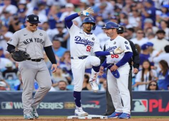 Dodgers derrota 4-2 de visita a Yankees y queda a un solo juego de llevarse la Serie Mundial