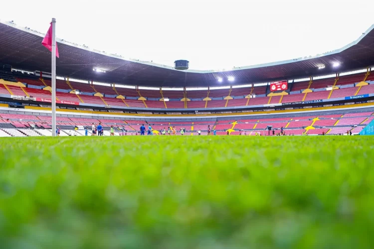 Cancha del Estadio Akron sigue en malas condiciones para el partido de México en Guadalajara