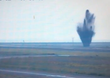 Explosión de bomba de la II Guerra Mundial en aeropuerto japonés