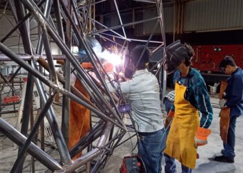 Participan estudiantes del ITACE en mega escultura de la Virgen de El Chorrito
