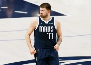 Luka Doncic se lesiona la pantorrilla durante práctica de pretemporada
