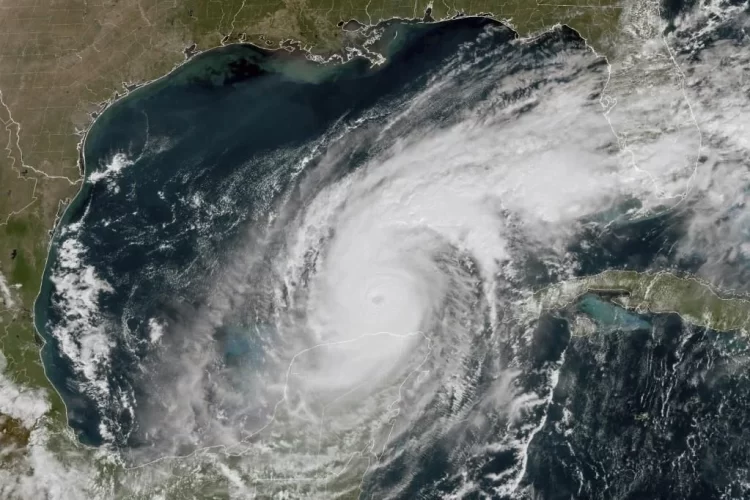 Huracán ‘Milton’ recupera su categoría 5 y es fuerte amenaza para Florida, E.U.