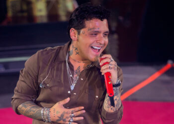 Christian Nodal regresa a los escenarios junto a Ángela Aguilar