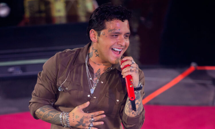 Christian Nodal regresa a los escenarios junto a Ángela Aguilar