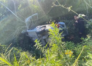 Vuelcan maestros en carretera Victoria-Soto la Marina, uno fallece