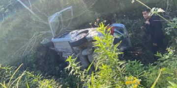 Vuelcan maestros en carretera Victoria-Soto la Marina, uno fallece