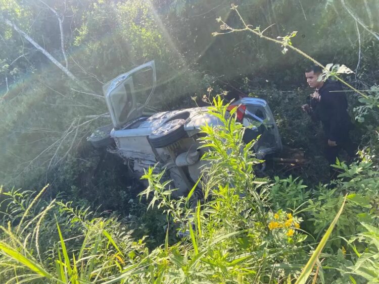 Vuelcan maestros en carretera Victoria-Soto la Marina, uno fallece