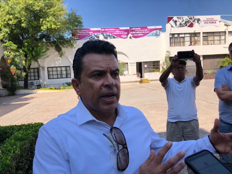 Garantiza alcalde que si pagarán nómina a empleados municipales