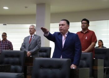 Amparo bajo el brazo, toma protesta como Diputado plurinominal el panista Gerardo Peña