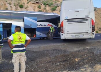 Chocan autobuses en carretera Victoria-Jaumave; hay seis heridos