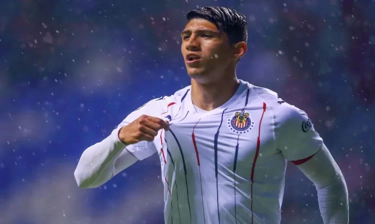 Alan Pulido sueña con retirarse en Chivas
