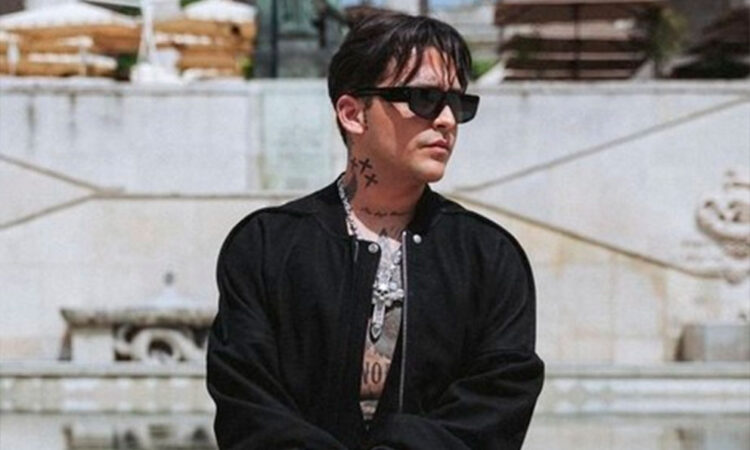 Christian Nodal habría sido hospitalizado por congestión alcohólica