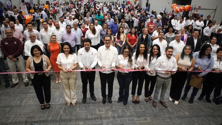Asisten más de 800 personas a Feria de Empleo Tampico