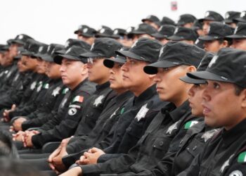 Se gradúan 69 nuevos policías