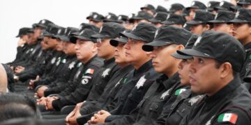 Se gradúan 69 nuevos policías