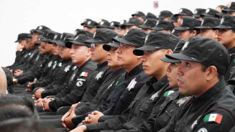 Se gradúan 69 nuevos policías