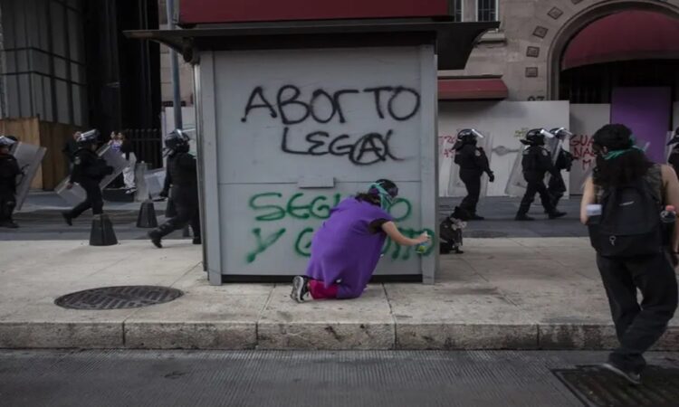 Proponen eliminar el delito de aborto en CDMX después de las 12 semanas