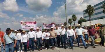 Manifestación de campesinos colapsa tráfico en carretera Victoria-Monterrey