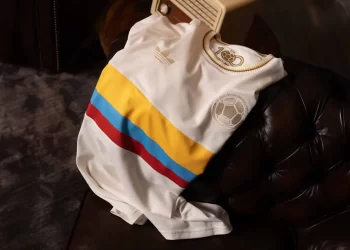Colombia presenta uniforme conmemorativo por su centenario