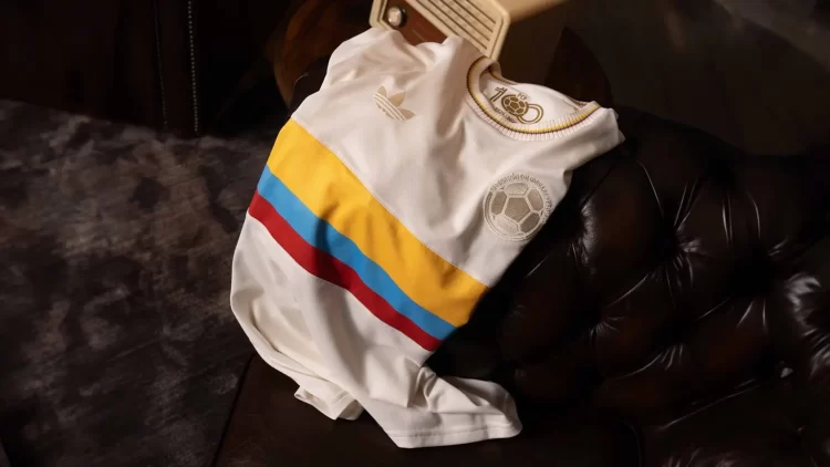 Colombia presenta uniforme conmemorativo por su centenario