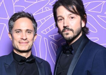 Gael García y Diego Luna producen el documental “The Thin Green Line”