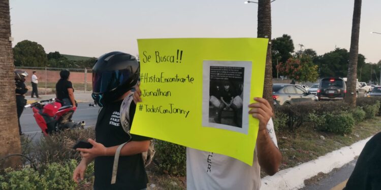 Familiares de desaparecidos cierran el 8 por protesta