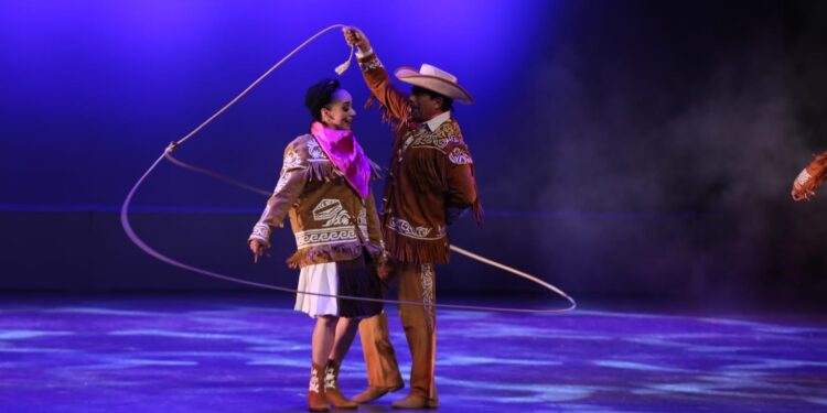 Inaugura Américo el XXII Festival Internacional en la Costa del Seno Mexicano