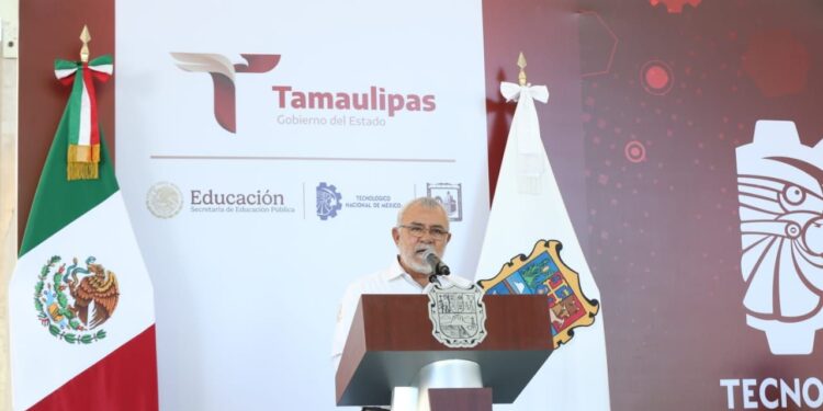 Cumple Américo al Tec Victoria; construye gimnasio