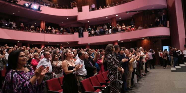 Inaugura Américo el XXII Festival Internacional en la Costa del Seno Mexicano