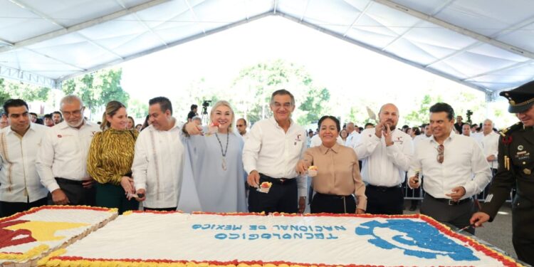 Cumple Américo al Tec Victoria; construye gimnasio