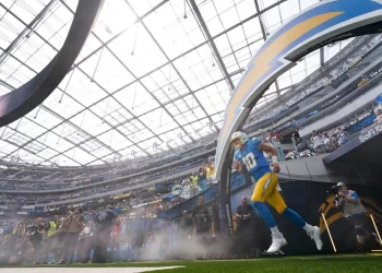 Cardinals se imponen a Chargers con gol de campo en el último segundo