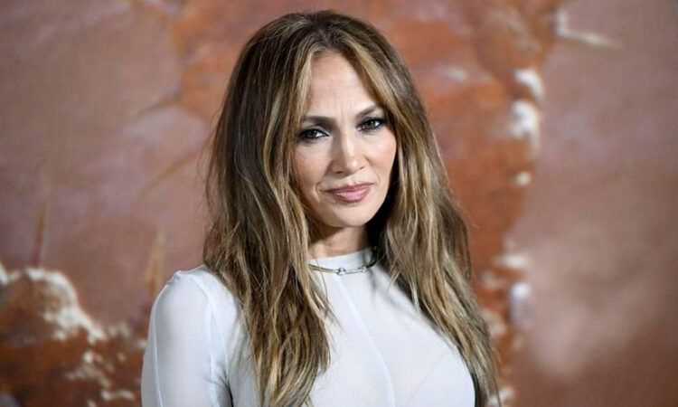 Jennifer López reflexiona sobre su reciente divorcio y el proceso de recuperación personal